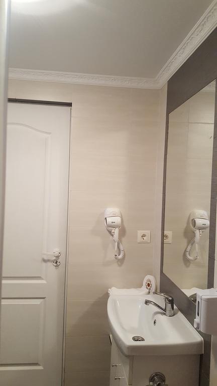Casa Leo Apartment Hateg Bagian luar foto